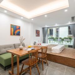 The Emerald Lotus Hanoi-Elegant Stay with Rooftop Pool & Elevator-Near Old Quarter