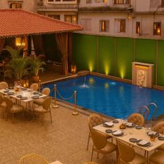 Hotel Grand Bhagwat with rooftop swimming pool