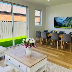 Modern 4 Bed 4 Bath Family friendly Villa