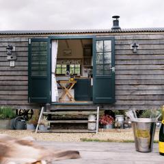 Poppie's Shepherds Hut at Shepherds Lodge Retreat and Wellness