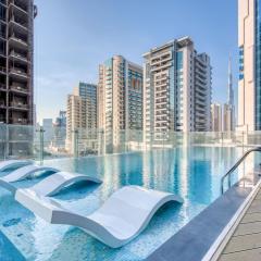 Burj View 1BHK near Down Town - Panoramic Balcony View -Pool and Gym