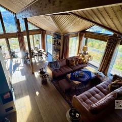 Modern cabin with panoramic view, sauna and fire pit