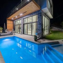 5 bedrooms 5 bathrooms LUXURY House with pool