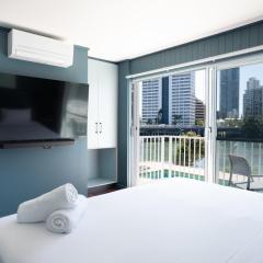 Riverfront Villa 6 Surfers Paradise with Pool
