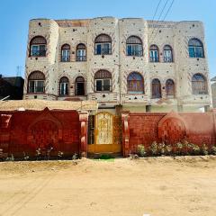 Memnoun house