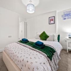 Harbour Suite Luxury Central 3BR House By AltoLuxo Short Lets Serviced Accommodation With Free Wifi & Parking