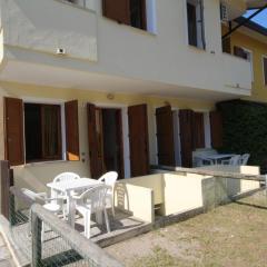 Relax in our flat with garden in Rosolina