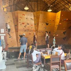 Blue Monkey - Bouldering Guesthouse