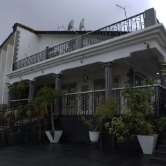 Pinnacle Court