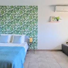 Cozy Holiday Studio Palmeras - WiFi, AC, Pool