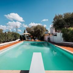 HelloAPULIA The Olive Retreat - Family Villa with Pool and Tennis, minutes from Local Dining, Pet Friendly