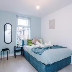 6BR Home - Sleeps 15 - Ideal for Contractors & Group Stays - Parking