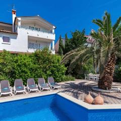 Stunning Apartment In Medulin