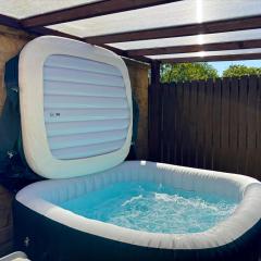Town House with Hot Tub & Free Parking