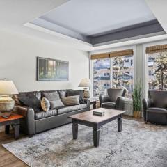 Mountain Escape 2BR Hot tub and Pool Near Banff