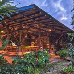 Casa Alma, Nature Escape with River, Trails and Views