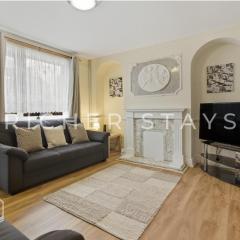 Spacious 3BR House in Tilbury, Driveway and Garden
