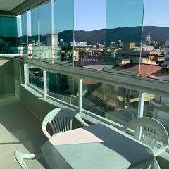 Lindo Apto de 3 dormitórios na Praia de Bombas.