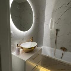 Nowe luksusowe Apartamenty MANUFAKTURA-Prywatny na wyłączność-Wanna-Zamykany ogrodzony Parking, Blok,Niskie pietro-cisza i spokój