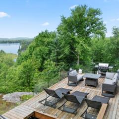 Laurentides Scandinavian Chalet with Jacuzzi and Lake