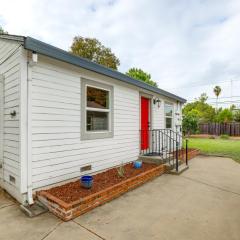 Sacramento Suite with Yard Dine, Shop and Explore!