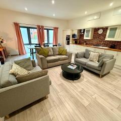 BIG FUN Flat in City Centre with Patio & Parking