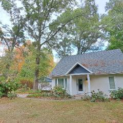 Towering Oaks Cottage