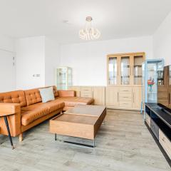 Delightful 1BR Apt with Terrace and Great Travel Links