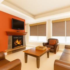 Mountain Bliss Spacious 2BR with Pool and Hot Tub