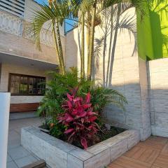 Casa com piscina à 7min da praia