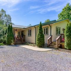 Memorable "Deer & Doe" by HoneyBearCabins 4BR 3BA, Mountain View Deck, Farmhouse Decor, Fireplace, 3 Acres