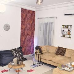Apt 2 chambres déco africaine - aéroport à 7min, plage à 200m