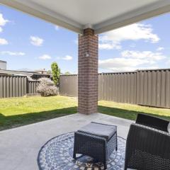 Family Retreat with Garden and Parking