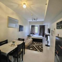 Comfort Homey Studio with Fresh Mountain Air by Cherisia's Hideaway