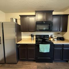 Family home 3 BR house with full kitchen and Backyard