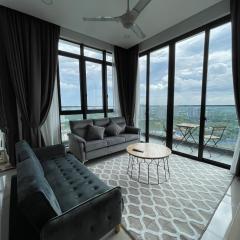 D Pristine 3 bedroom Apartment opp to Legoland
