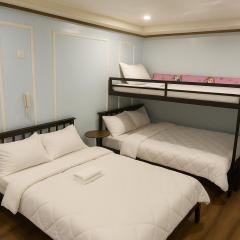 Megatower7 Condo in Holy Ghost Few steps from SLU