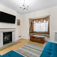 Spacious charming house near Heathrow