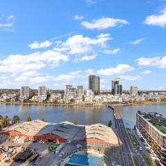 3BR Heart of Wentworth Point with Views