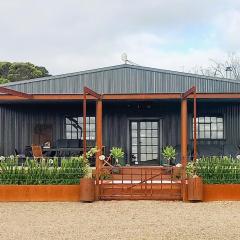 The Rusty Kangaroo - Premium Couples Retreat - Spectacular Ocean View - Great Hosts