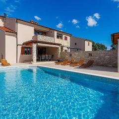Stunning Home In Segotici