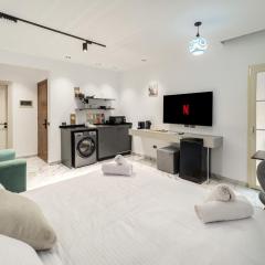 The Quiet Corner Studio Garden City Cairo 1204