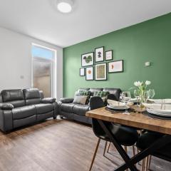 NEW! 4BR 4BATH, Perfect for Contractors, Smart TVs, WiFi