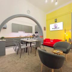 Rose House - Modern 5BR Home in Central Budapest AC