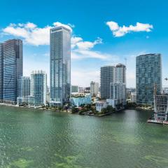 Edgewater Pad- Balcony Parking and Prime Location