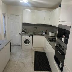Amazing 4 Bedrooms House Leyton