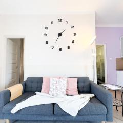 1BR Stylish Apartment with City Views & AC - Purple Skyline