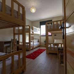 Hey Ola Surf House & Hostel