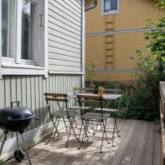 Lovely studio in wooden house, private bath&parking