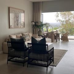 Lagoon and mountain views, Plett central, new apartment